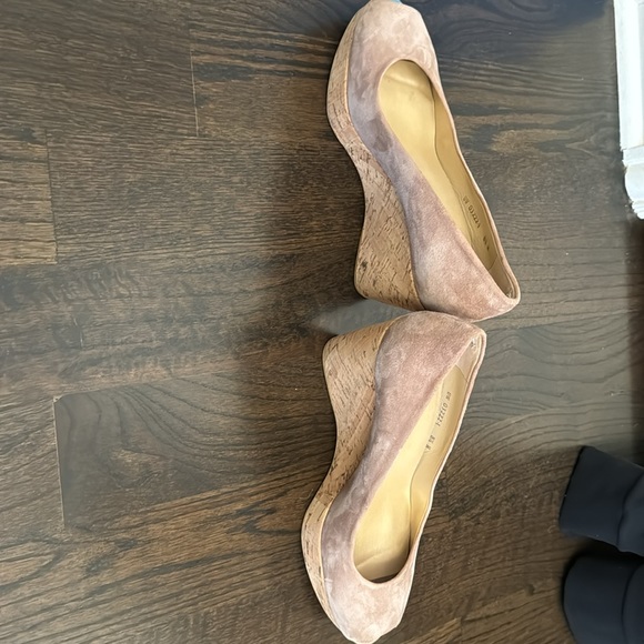 Stuart Weitzman Anna suede wedges in Haze size 8.5. - Picture 9 of 9